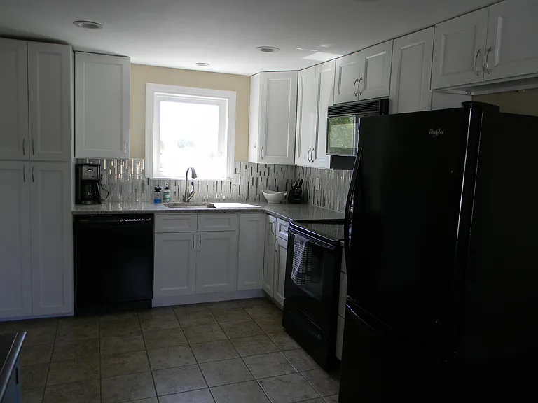 276 Summit Ave — Photo 3