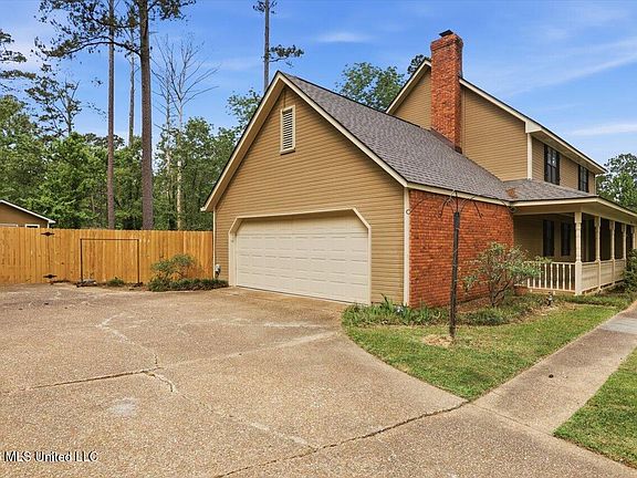 4th image of 210 Magnolia Trl