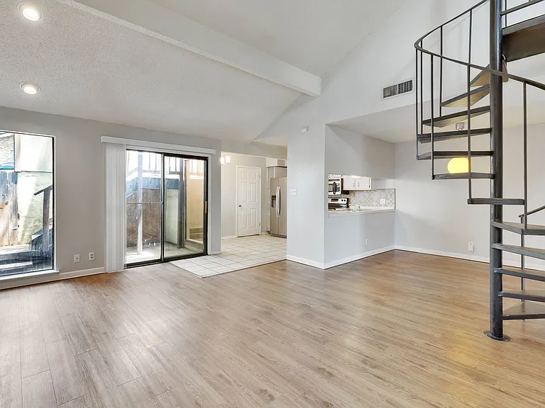 1714 Timber Ridge Dr — Photo 8
