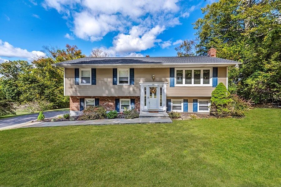 Welcome to 90 Jennifer Ct, Yorktown Heights.