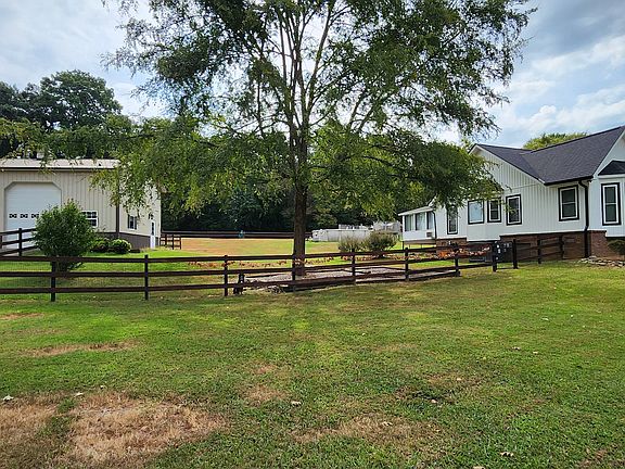 3rd image of 7410 Pleasant Valley Rd
