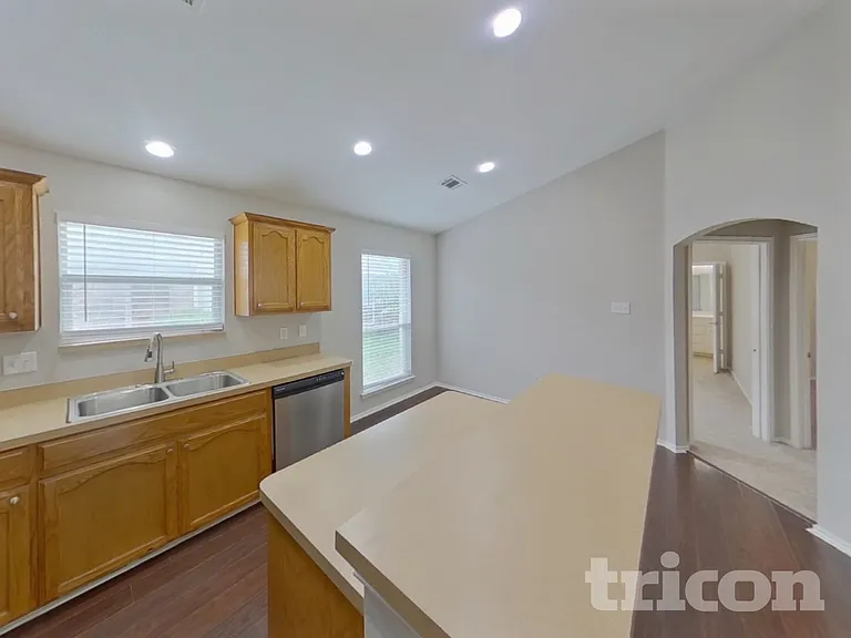 1145 Boxwood Dr — Photo 6