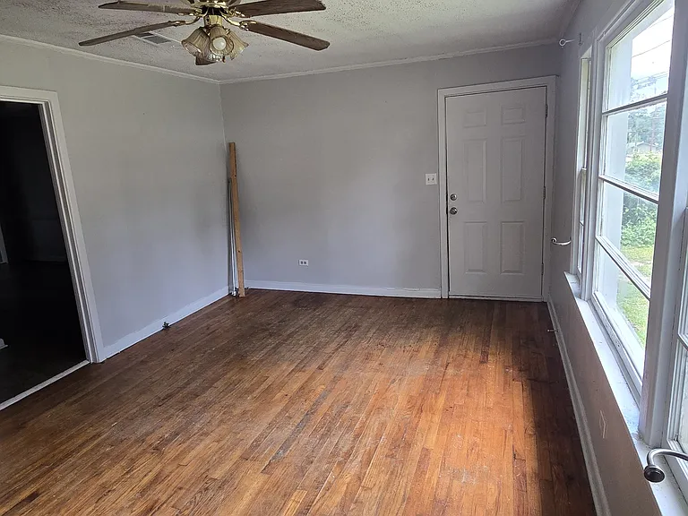 713 Hillview St — Photo 10