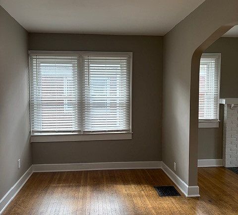 5th image of 807 W 43rd St