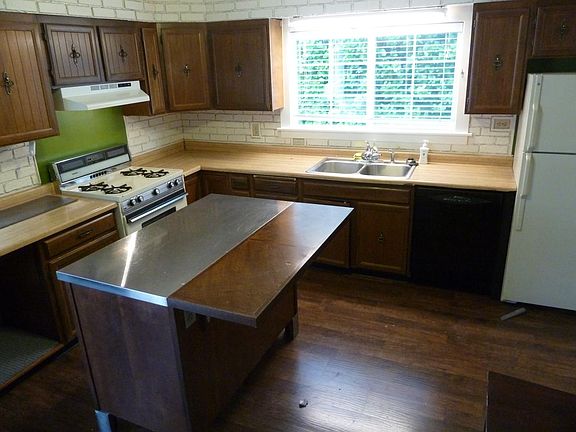4th image of 540 NE 2nd Ave APT B