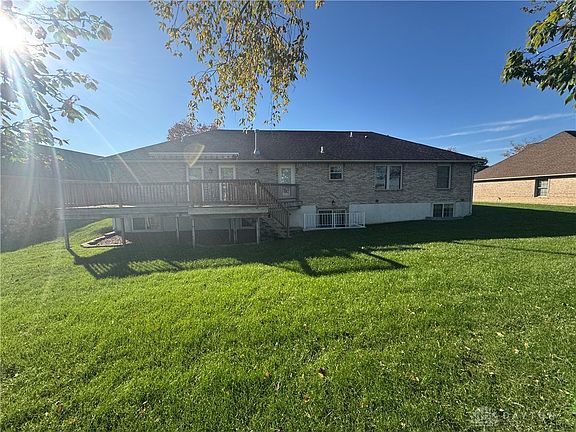 4th image of 912 Golden Beech Dr