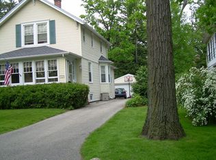 1069 Griffith Rd, Lake Forest, IL 60045