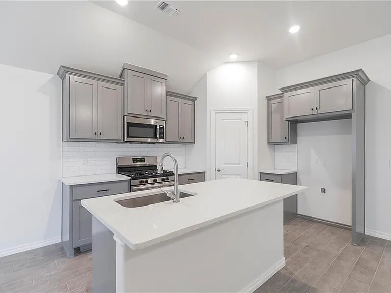 1816 Zayden Ln — Photo 8
