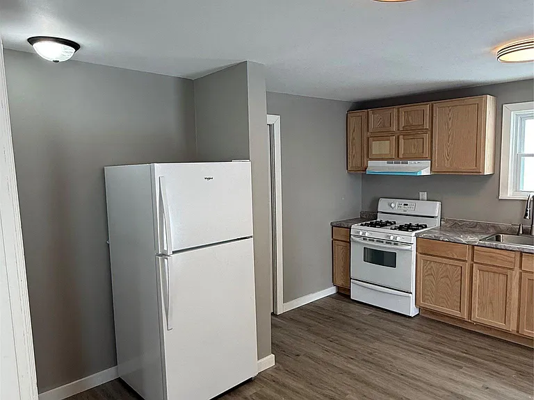 276 E Chicago Blvd — Photo 10