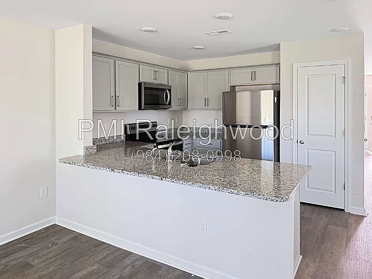 2301 Gracie Ln — Photo 6