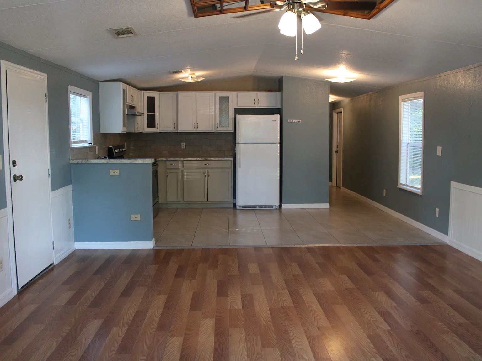 2 bed, 960 sqft, $1,300 — Photo 2