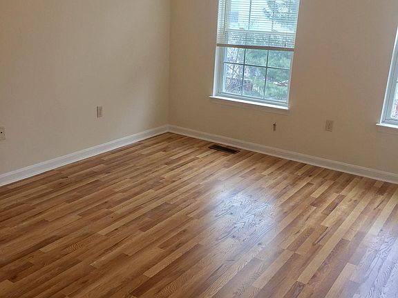 3rd image of 1527 Laurel Wood Way
