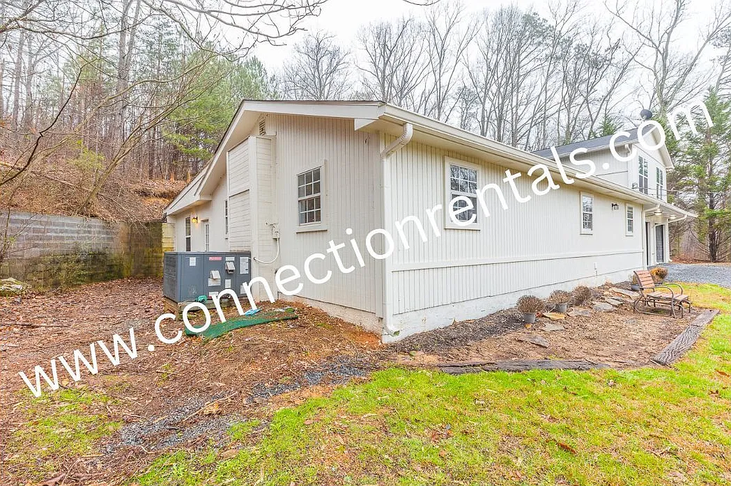 Spacious 5-Bedroom Home for Rent 2705 Suncrest Dr, Dalton, GA 30720 — Photo 4