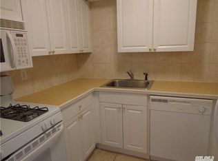 137 Bailey Ct, Middle Island, NY 11953