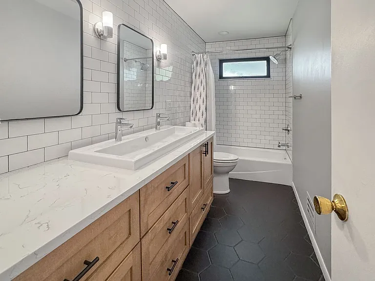 1353 Pinecrest Ave SE — Photo 13