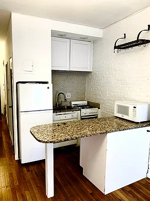 Rented by Aliya Global Realty Inc. | media 31