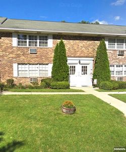 32 Ferncroft, Ramsey, NJ, 07446