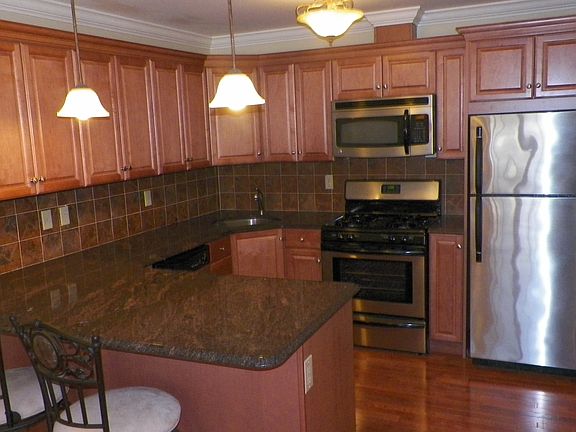 3rd image of 510 Franklin Ave #8
