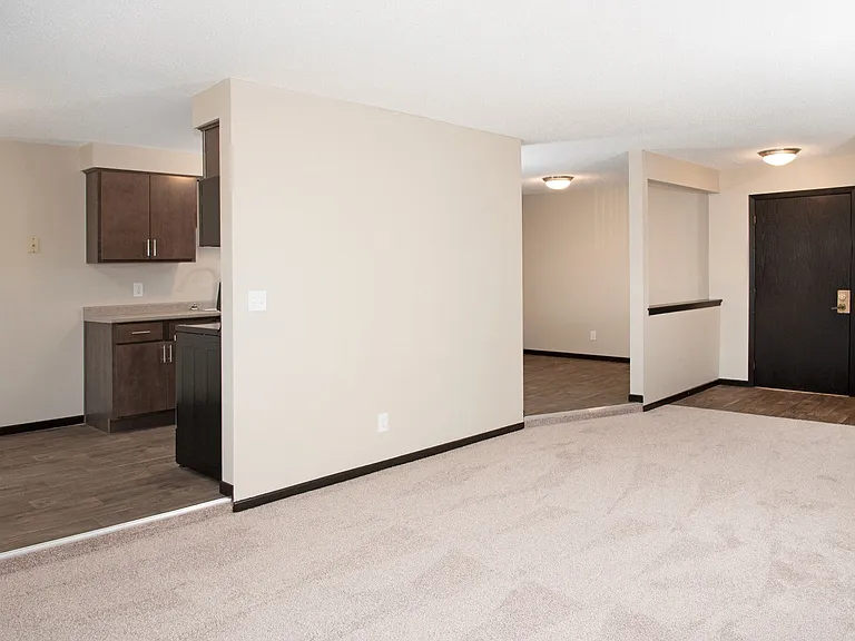 Chateau Apartments — Photo 28