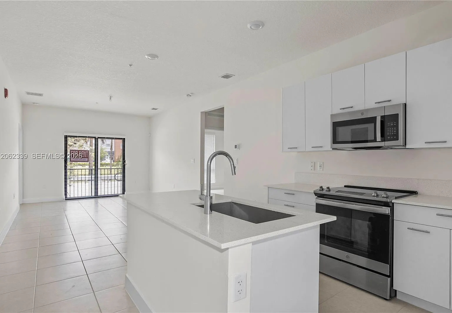 3 bed, 1124 sqft, $3,600 — Photo 2