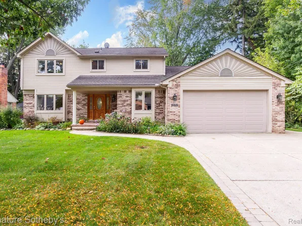 3489 Oak Leaf Dr, Troy, MI 48084