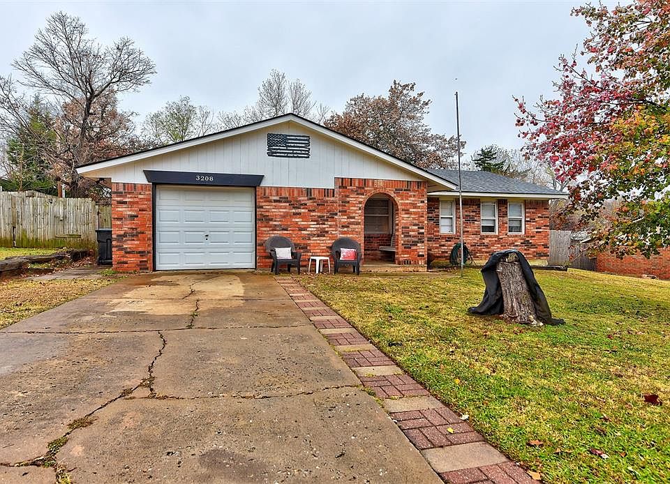 1st image of 3208 E Noble Dr