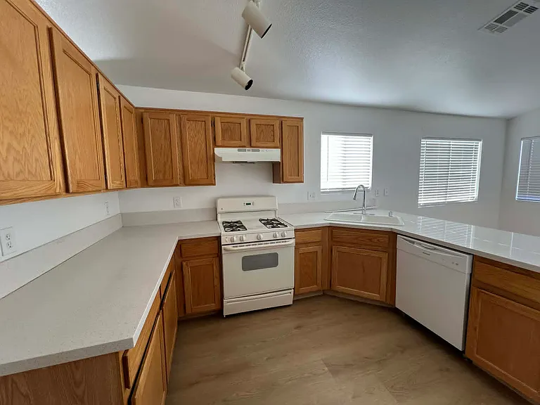7116 Old Village Ave — Photo 14
