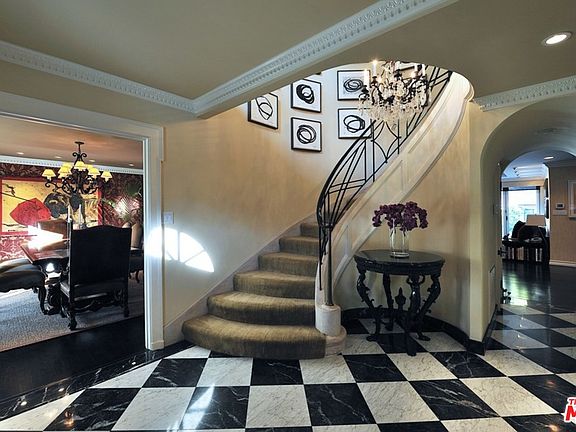 5th image of 706 N Oakhurst Dr