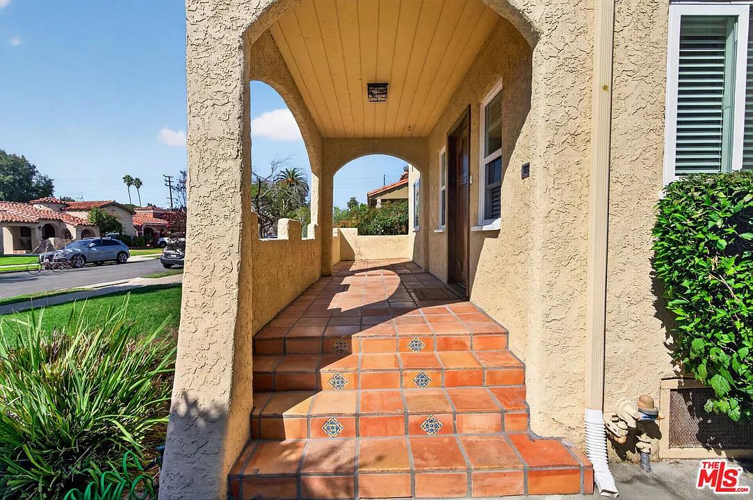 2 bed, 1.5 bath, 1014 sqft, $5,400 — Photo 2