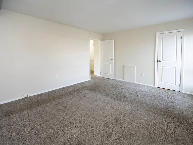 Tomlinson Court Apartments — Photo 34
