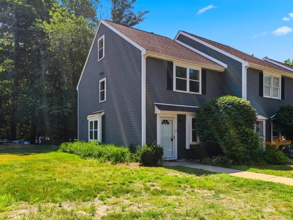 7 Chestnut Circle, Merrimack, NH 03054
