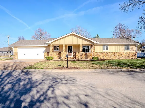 1206 S Larson Ave, Chanute, KS 66720