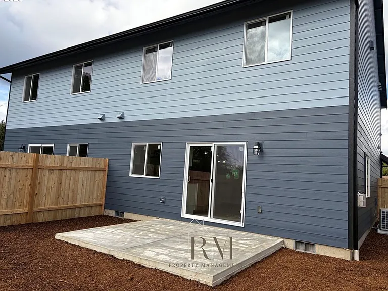 1542 Barn St #A — Photo 2