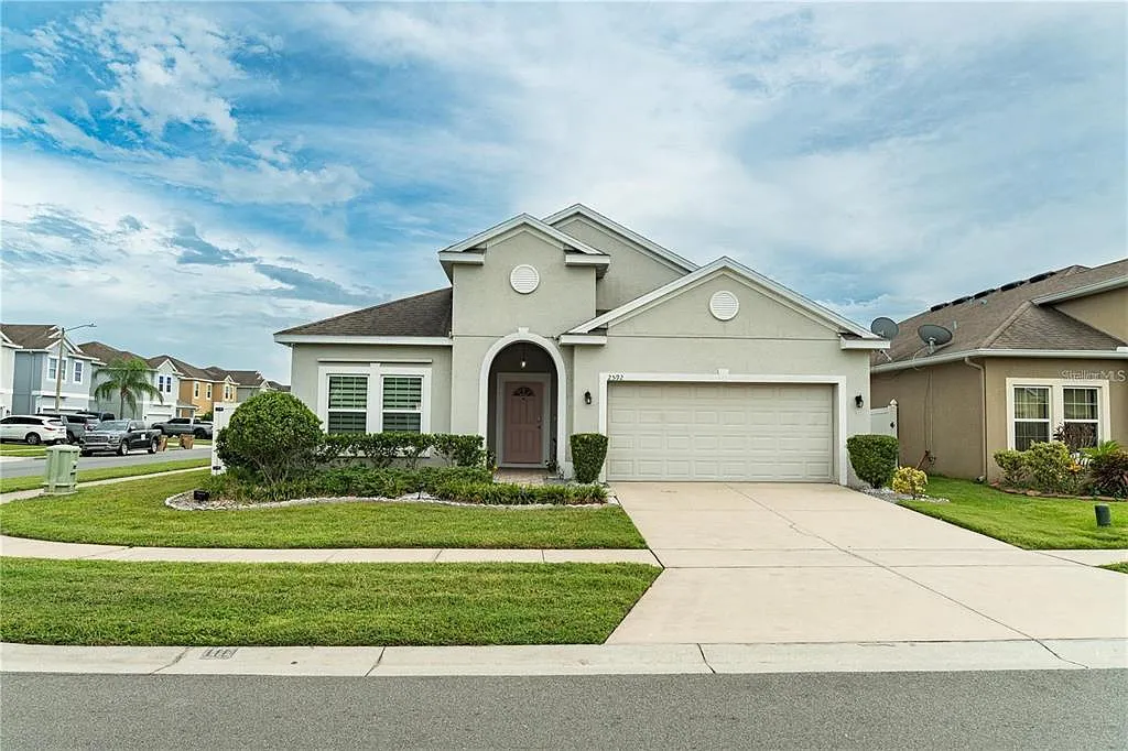 4 bed, 2.0 bath, 1980 sqft, $2,800 — Photo 4