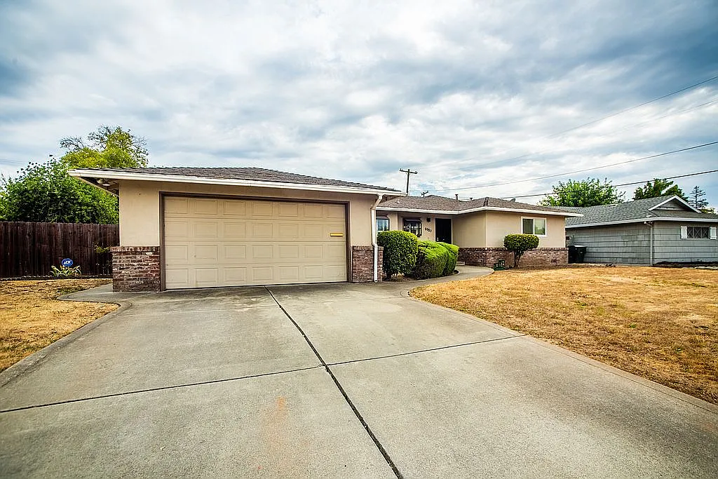 6980 Diegel Cir photo 1