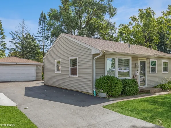 1536 Tappan St, Woodstock, IL 60098