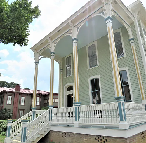 904 Scott St Photo 1