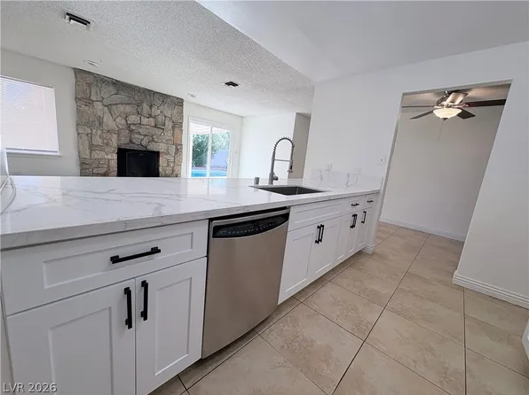 1575 Cherokee Ln, Las Vegas, NV 89169