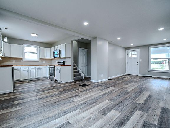 4th image of 701 W North St