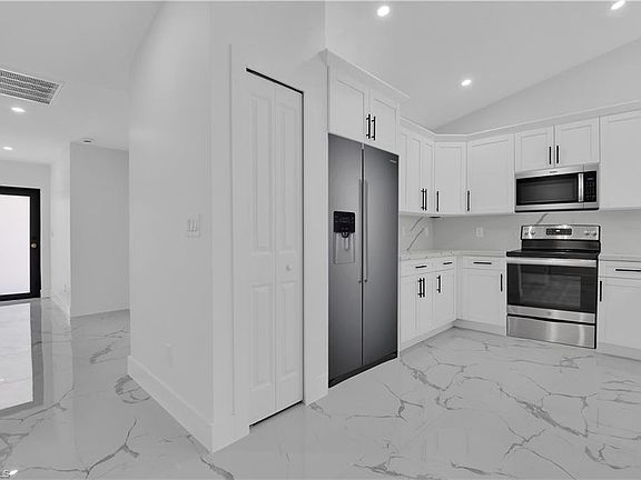 5th image of 5214/5216 24TH ST SW