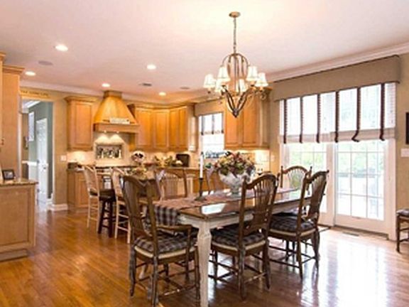 4th image of 133 Elmwood Dr