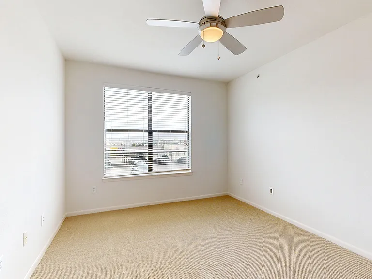 Residences at the Domain — Photo 108