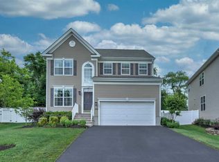 30 Mulberry Dr, Manalapan, NJ 07726