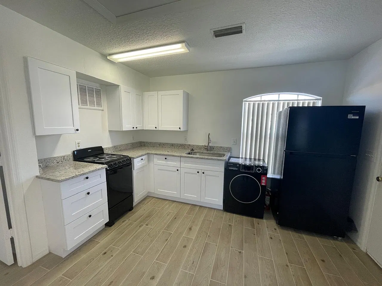 1 bed, 650 sqft, $1,200 — Photo 4