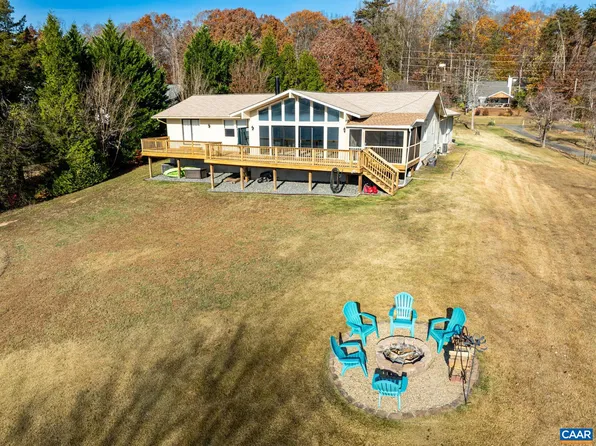 1753 N Lakeshore Dr, Louisa, VA 23093
