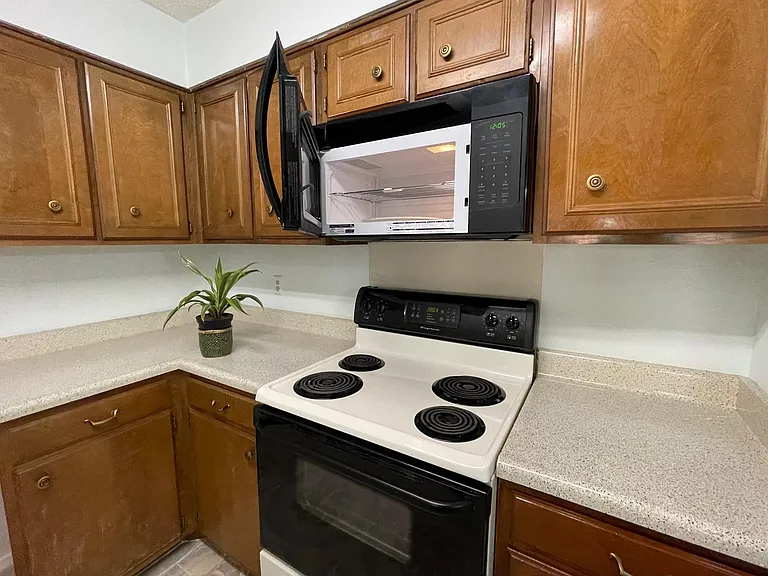 4911 Arbor Ridge Dr — Photo 6