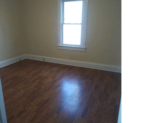 4th image of 725 Willard Ave