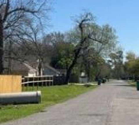 Exterior Neighborhood (street photo)