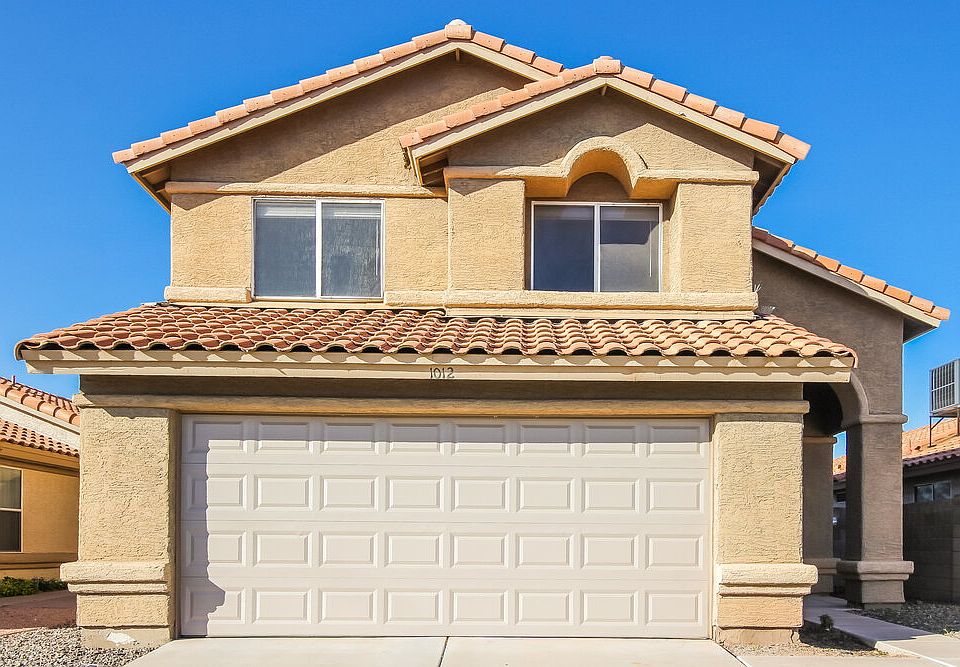 1st image of 1012 N Blackstone Dr