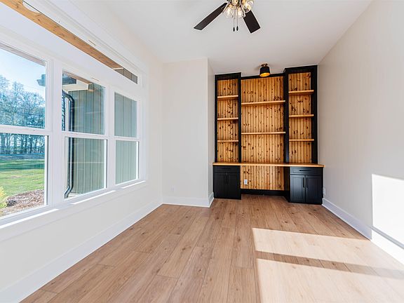 4th image of 2089 Willow Lake Rd